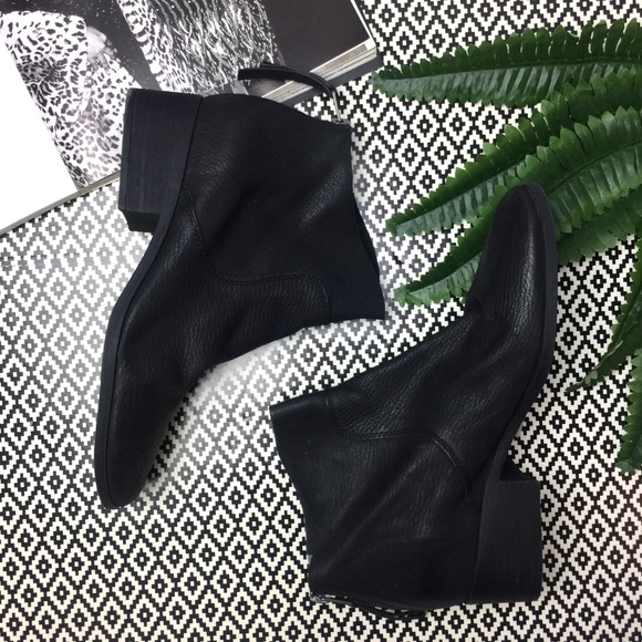 Lucky Brand Shoes - NWOB📍Lucky Brand Lahela Black Leather Booties